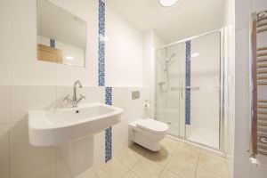 Shower room- click for photo gallery